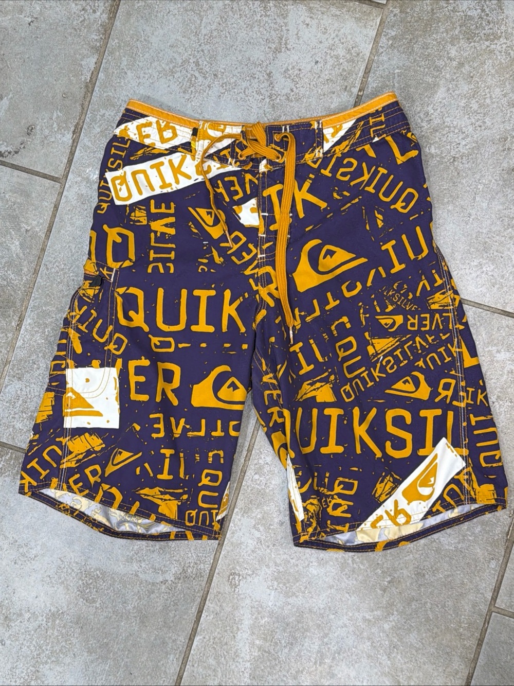 Quicksilver Purple And Yellow Boys Swim Trunks Size 26-12 Preowned
